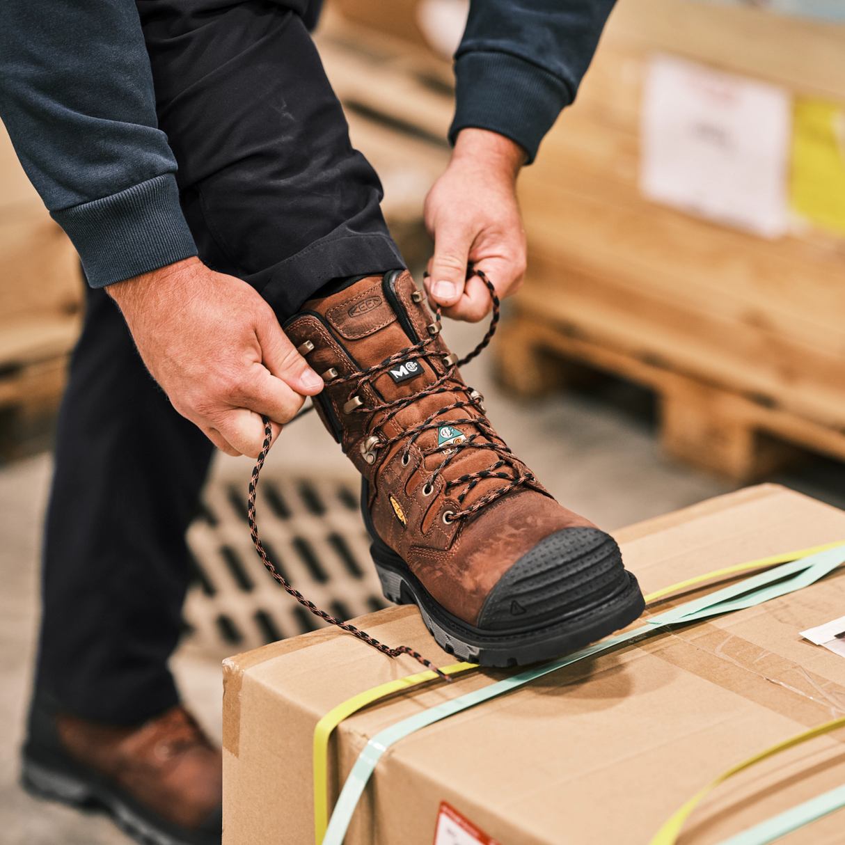 Botte-travail-Keen-1027693-brun-lifestyle-1