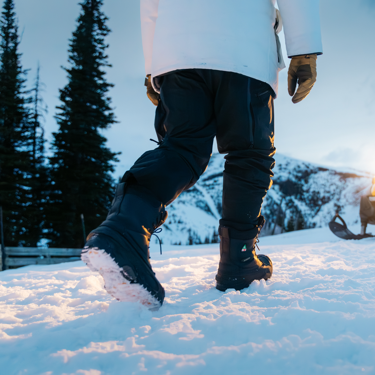 Bottes-hiver-travail-Baffin-71570238-lifestyle-noir-2