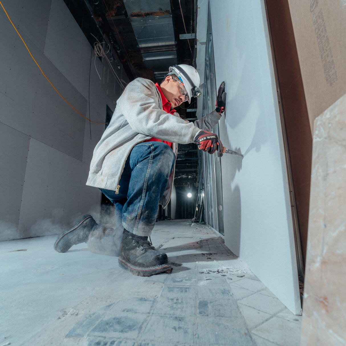 Bottes-travail-Redwing-3590EE-noir-lifestyle-1