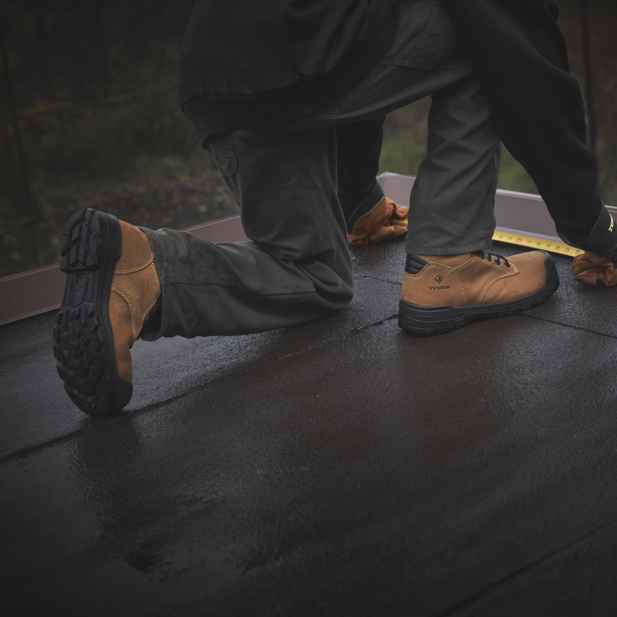 Bottes-travail-Terra-2974b-brun-lifestyle-2