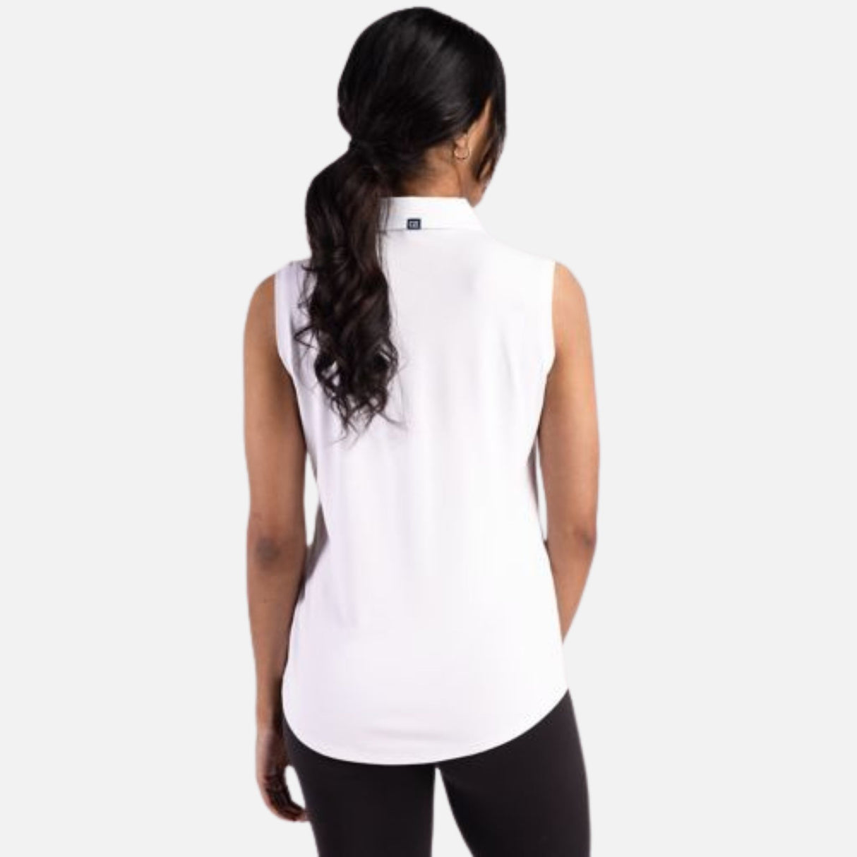 Camisole pour femme Cutter&Buck, modèle LCK00197, en blanc, vêtement de type chandails, portée sur un fond neutre.