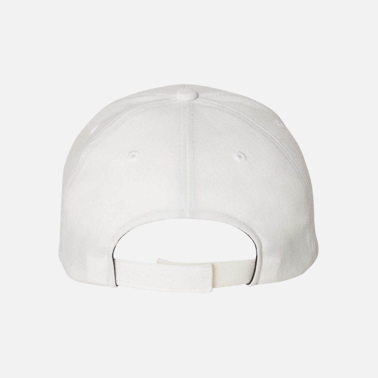 Casquette Flexfit 110C ajustable blanche, légère, confortable, idéal pour la gestion de l'humidité, accessoire de sport et de style.