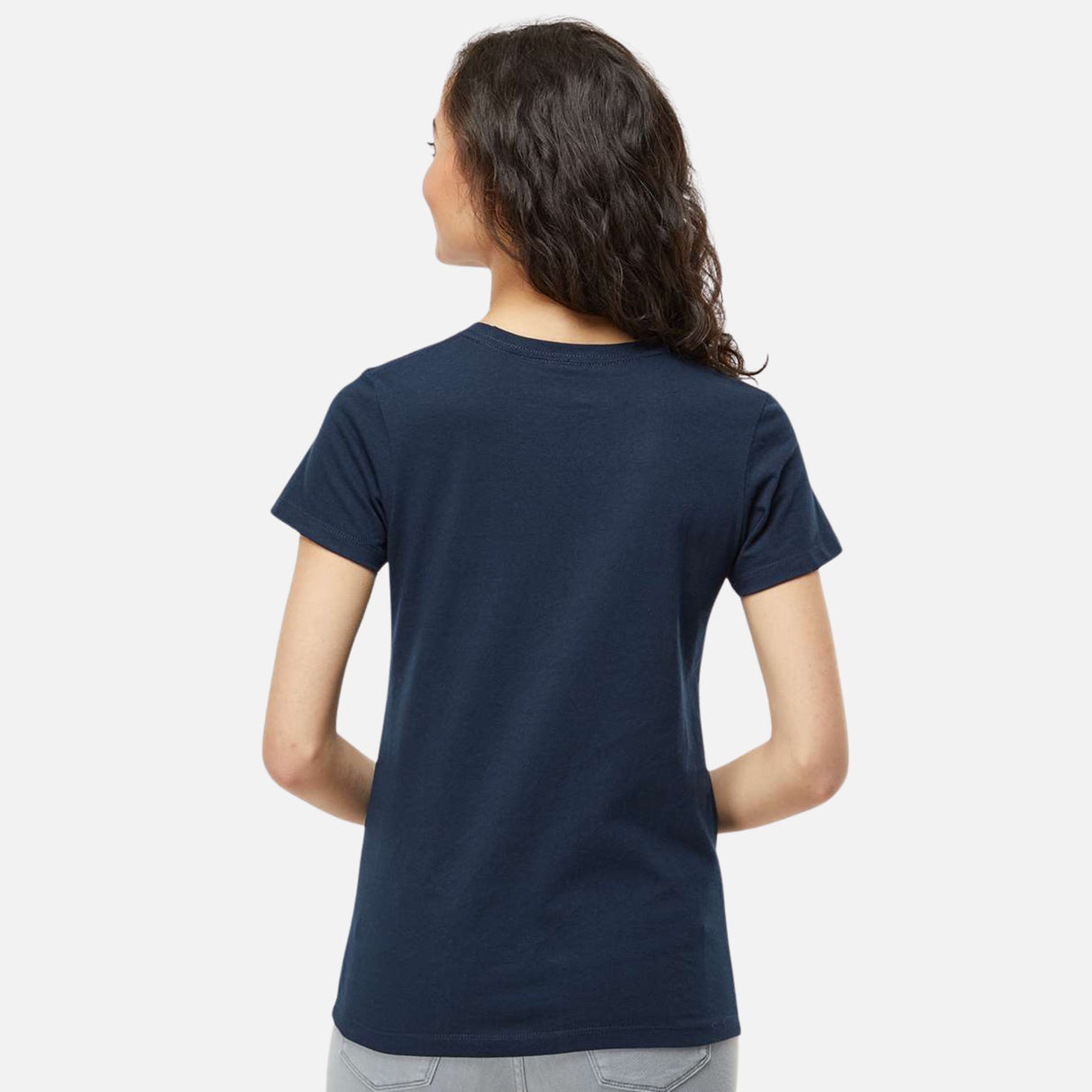 T-shirt Gold Soft Touch de M&O en marine, doux au toucher, vêtement à manches courtes, vue de face sur fond neutre.