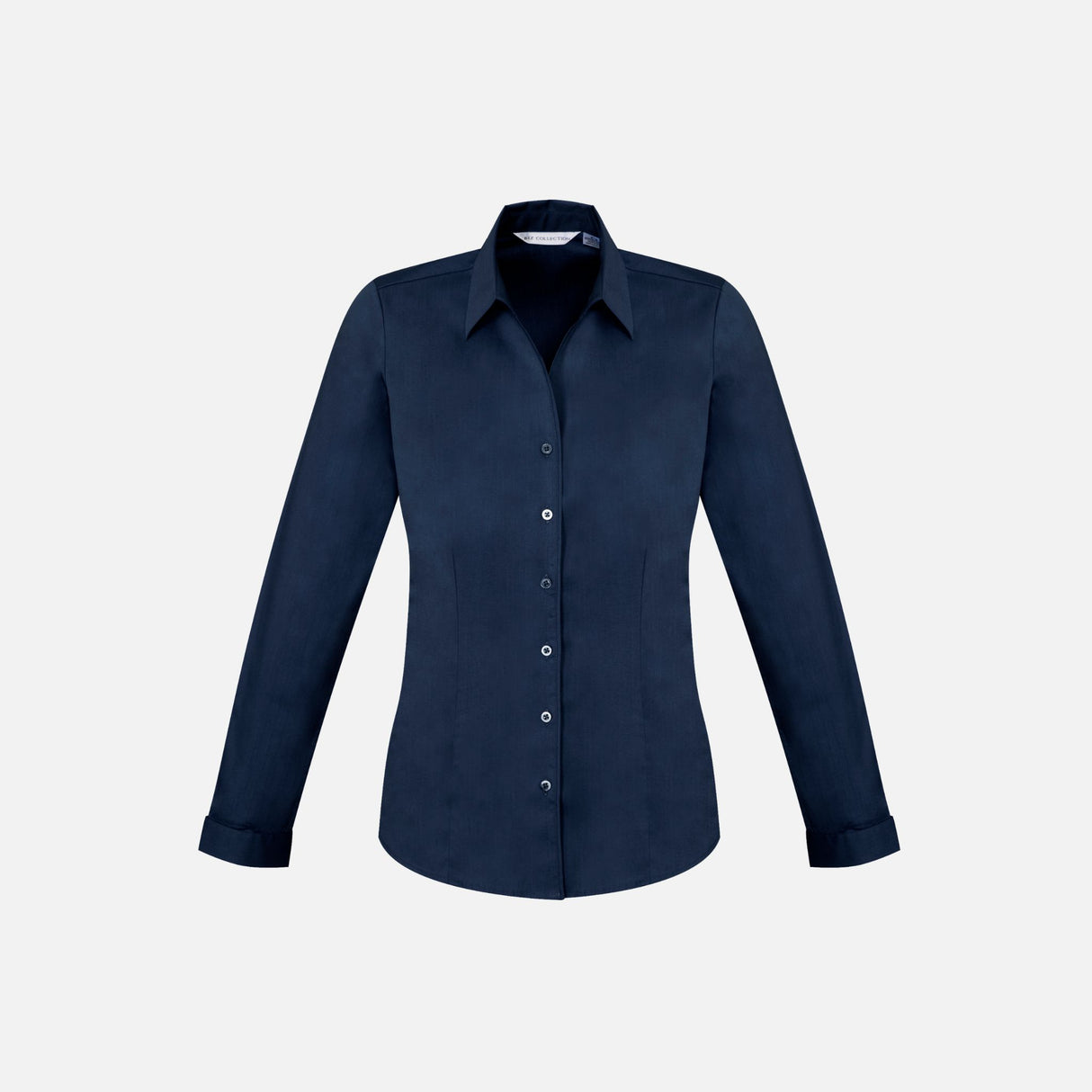 Chemise manches longues pour femme Biz Monaco en tissu encre, élégante et confortable, portée avec col classique et boutons visibles.