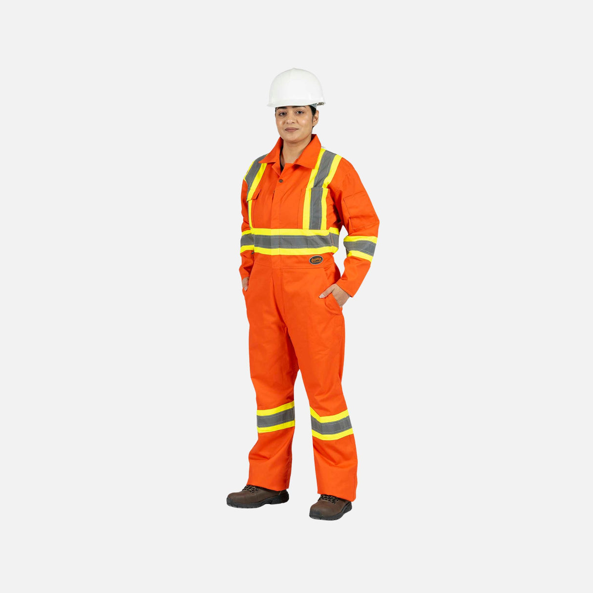 Combinaison de travail pour femme Surewerx en orange, vêtement de sécurité avec visibilité accrue, adaptée au travail.