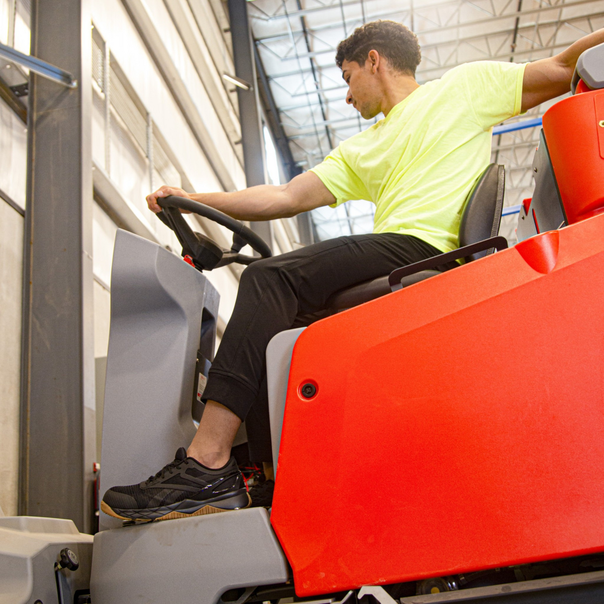 Espadrille-travail-Rebook-IB3317-noir-lifestyle-1