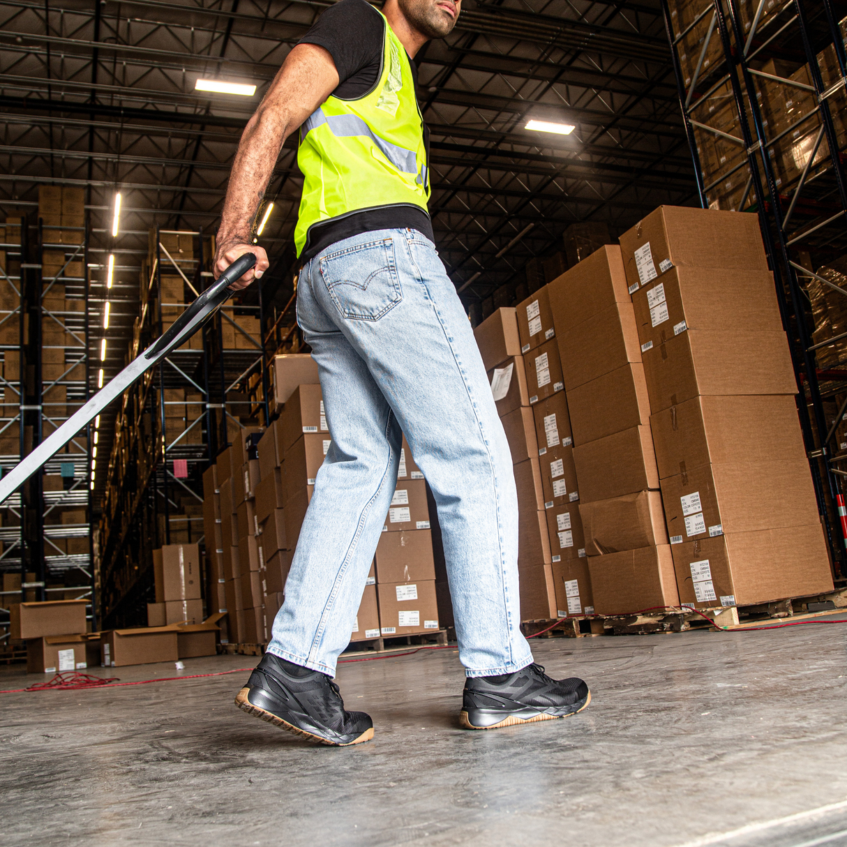 Espadrille-travail-Rebook-IB3317-noir-lifestyle-2