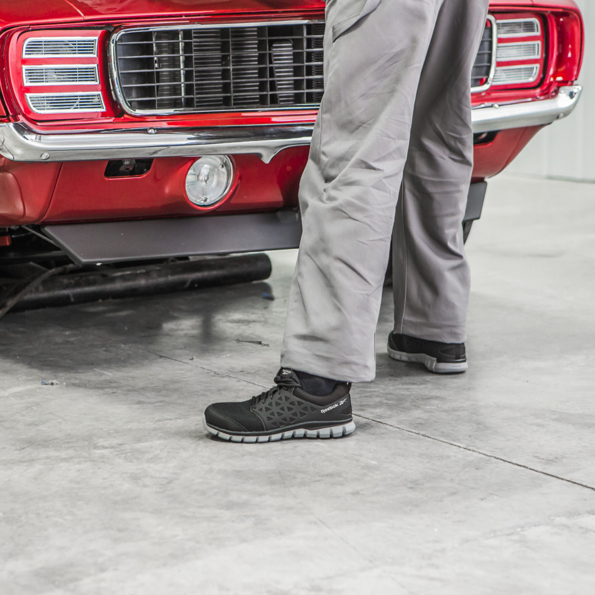 Espadrille-travail-Rebook-IB4041-noir-lifestyle-2