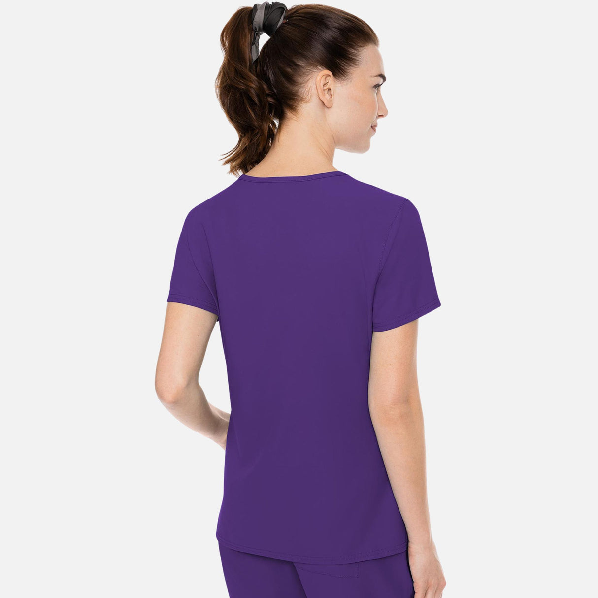 Haut d’uniforme MedCouture avec poche latérale en tissu souple, design confortable pour vêtements professionnels.