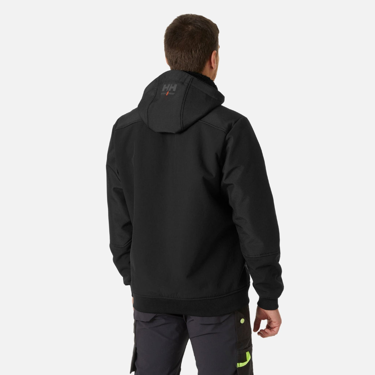 Manteau d’hiver softshell Helly Hansen pour le travail, noir, vêtement chaud et résistant idéal pour l’hiver.