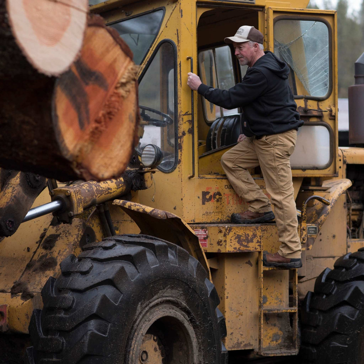 Ouate-Zip-Carharrt-100614-noir-Lifestyle-1