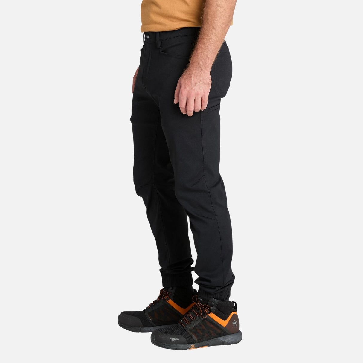 Pantalon-travail-Timberland-A55RQ-noir-côté-mannequin