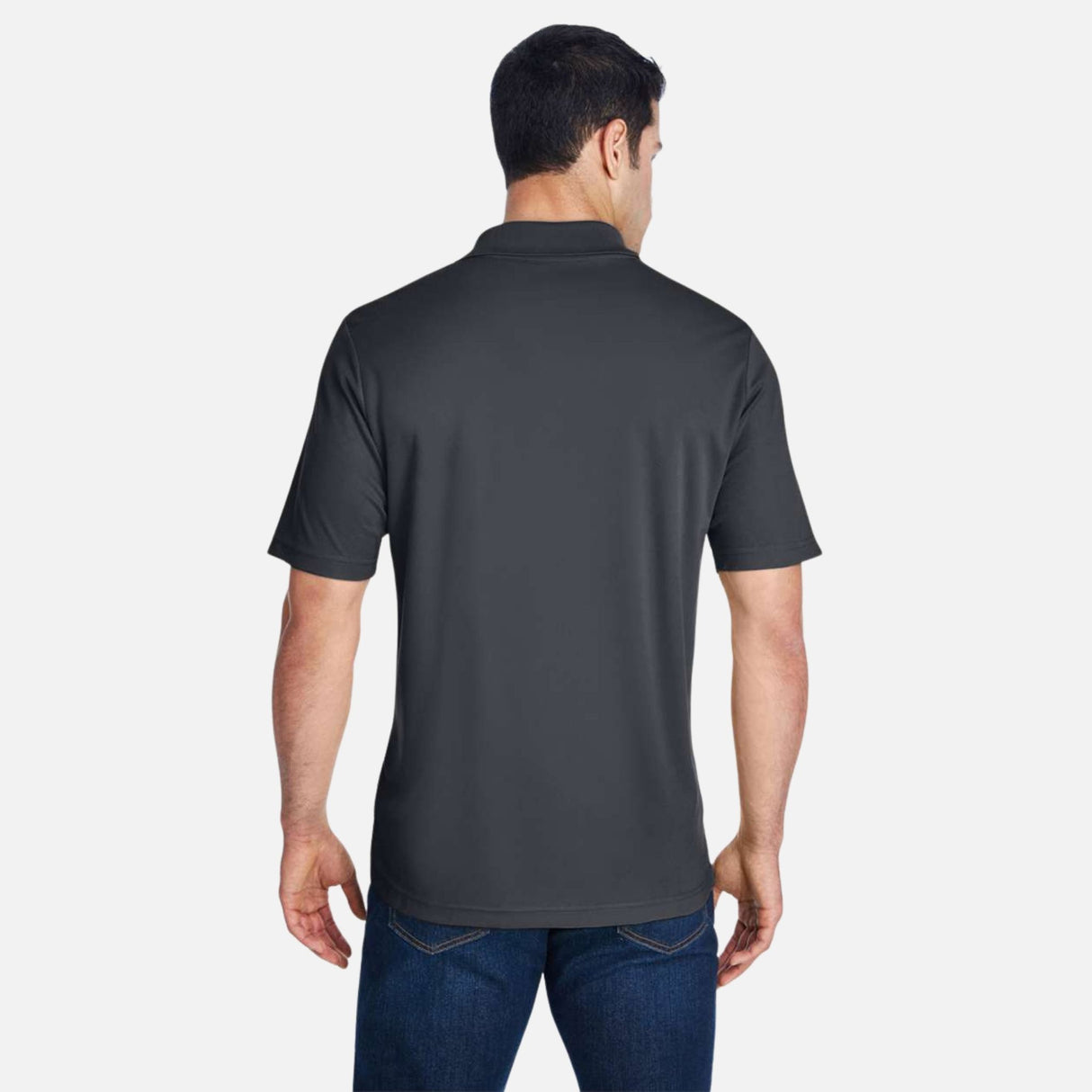 Polo performance Core365 pour homme en coton gris foncé, col classique et logo brodé, vêtement polo élégant et sportif.
