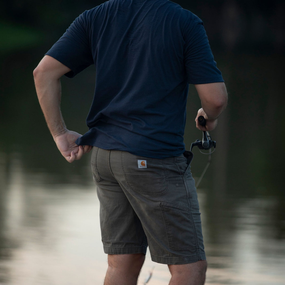 Short-decontracte-travail-Carharrt-102514-gris-lifestyle-1