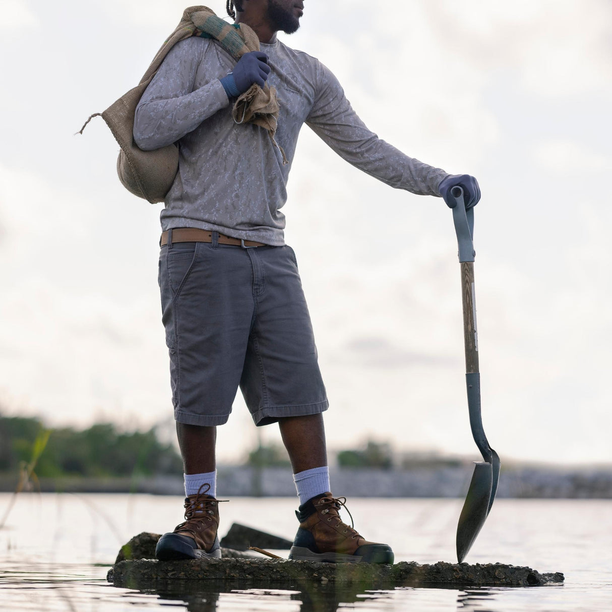 Short-decontracte-travail-Carharrt-102514-gris-lifestyle-2