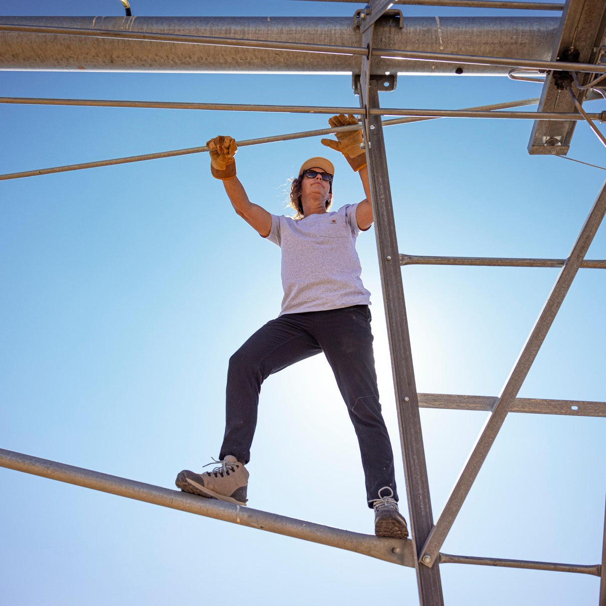 T-shirt-a-manches-courtes-Carharrt-K87-noir-lifestyle-2