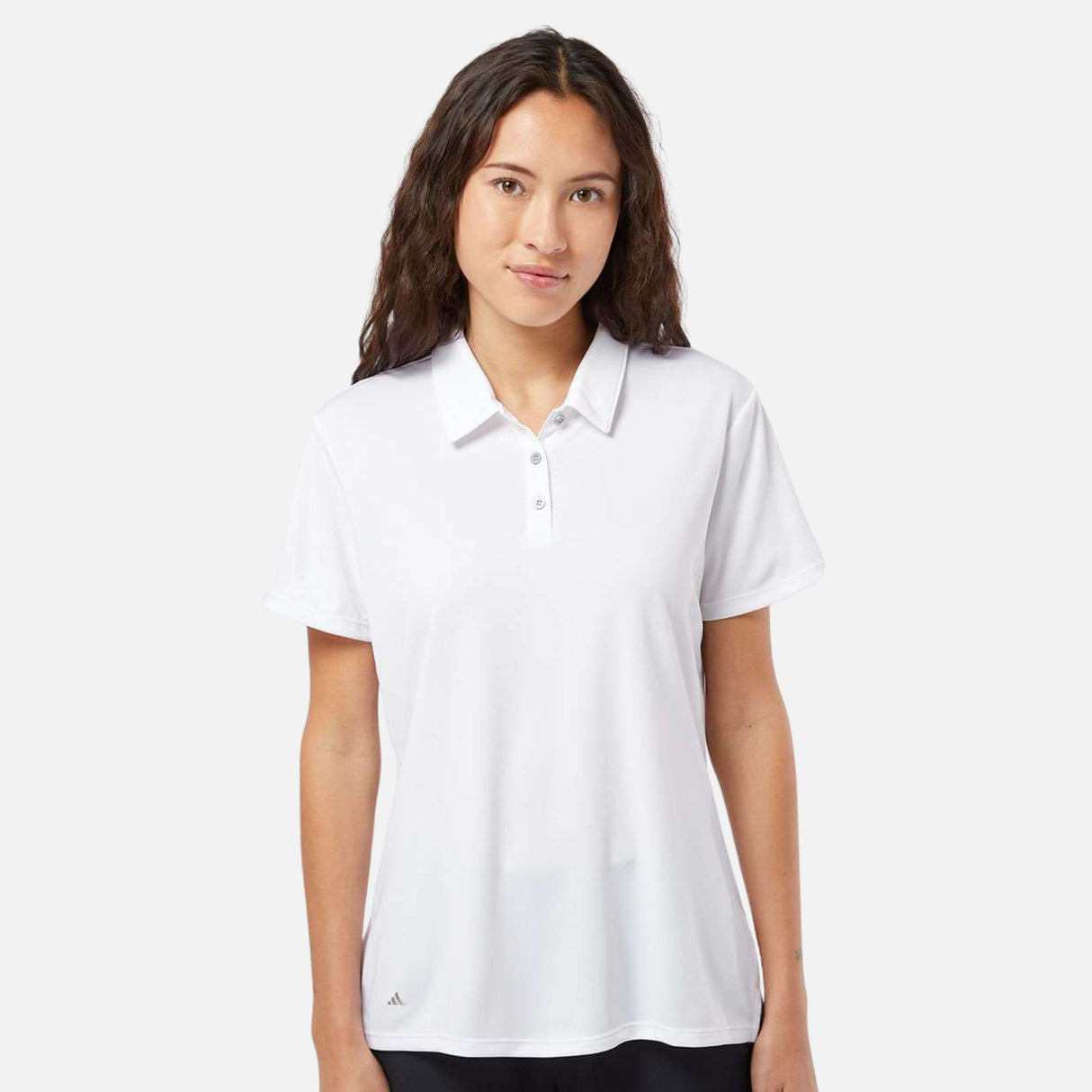 Polo à manches courtes Adidas Performance blanc, vêtement de sport en coton avec logo Adidas visible.