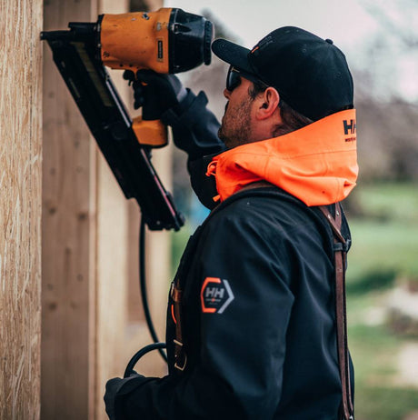 Confort et sécurité en hiver : Sélectionnez le manteau idéal pour travailler à l’extérieur