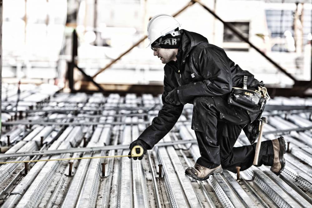Comment choisir le bon manteau de travail mi-saison ?