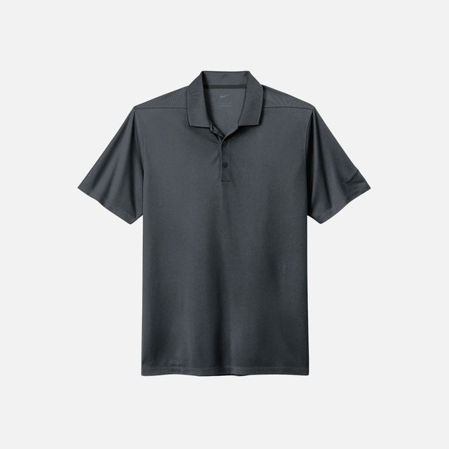 Polo à manches courtes Nike pour homme en coton bleu avec col et boutons, vêtement de sport élégant.