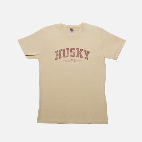 T-shirt L'Essentiel de la collection HUSKY, vêtement pour homme ou femme, en coton blanc avec logo HUSKY visible.