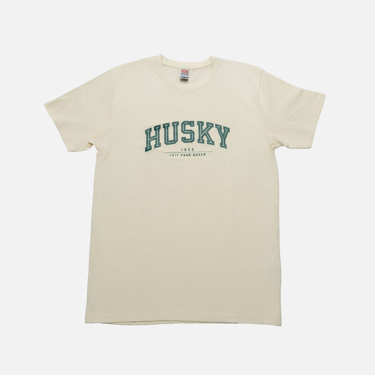 T-shirt L'Essentiel HUSKY en coton blanc avec logo discret, porté sur un mannequin, mode décontractée, collection HUSKY.