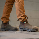 Botte-travail-Blundstone-8302-brun-lifestyle-2