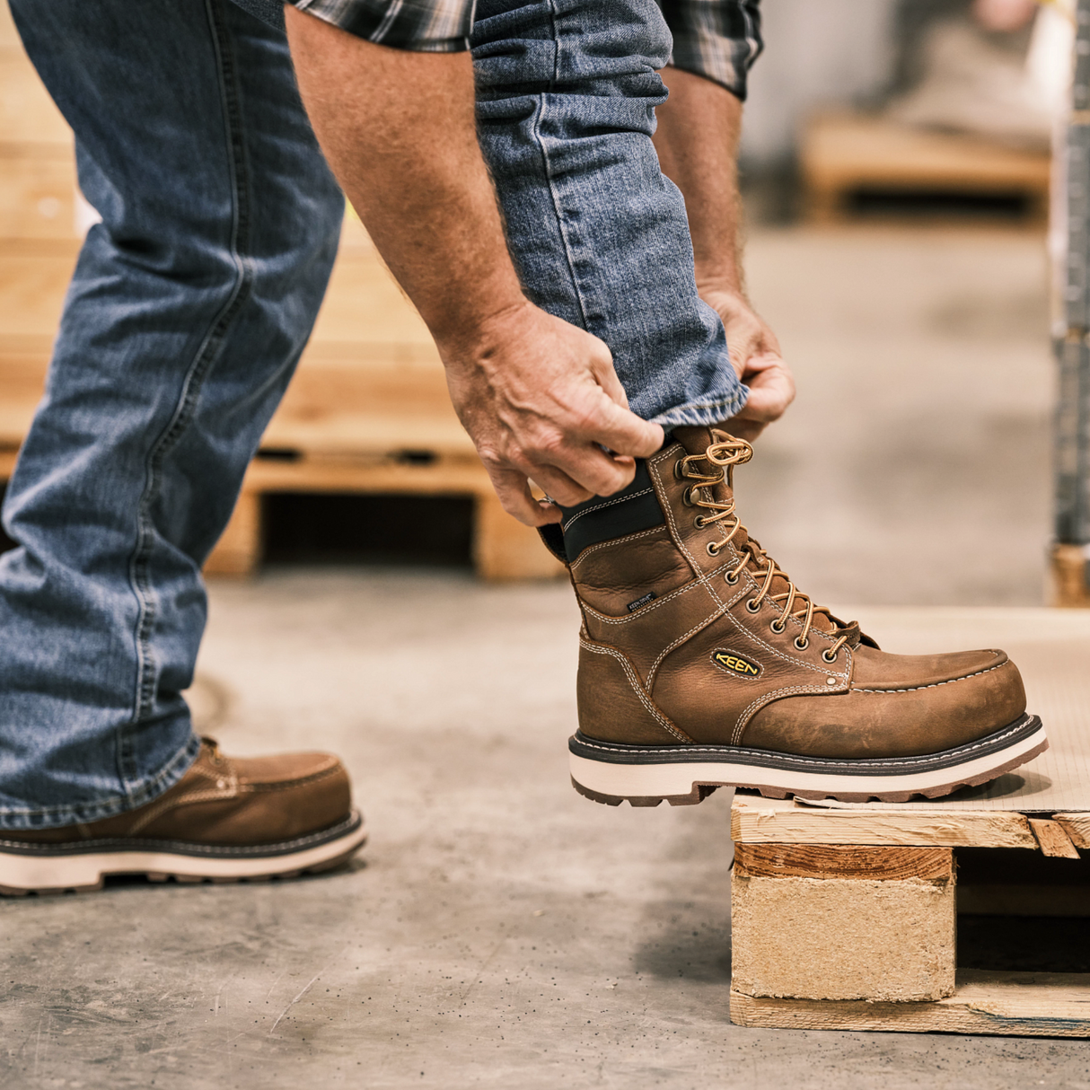 Botte-travail-Keen-1028288-brun-lifestyle-1