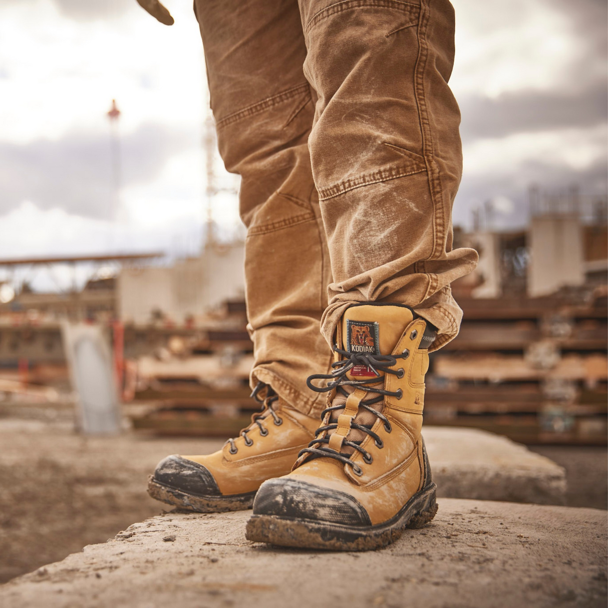 Bottes-travail-Kodiak-310090-tan-lifestyle-2