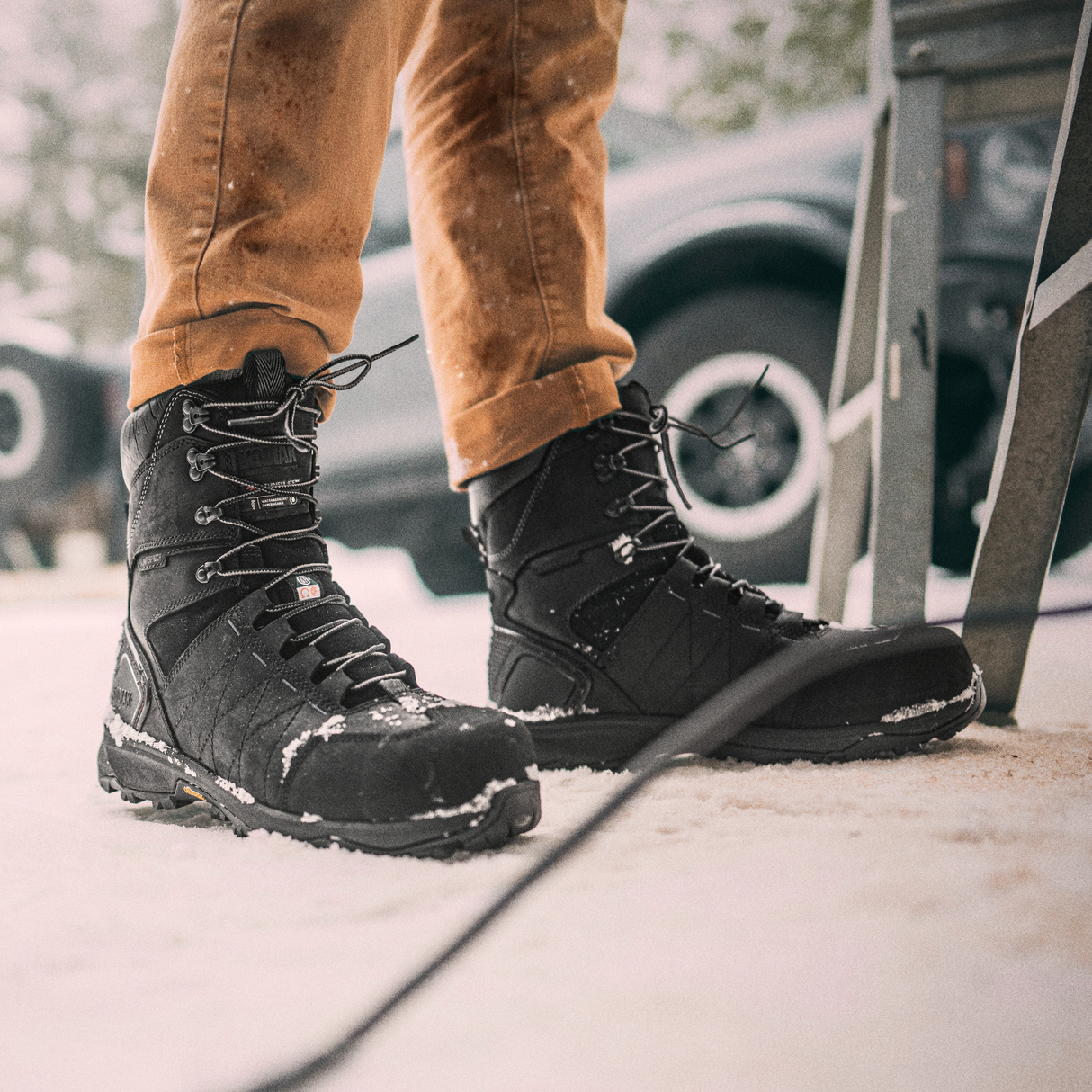 Bottes-travail-Kodiak-ATGDBK-noir-lifestyle-1