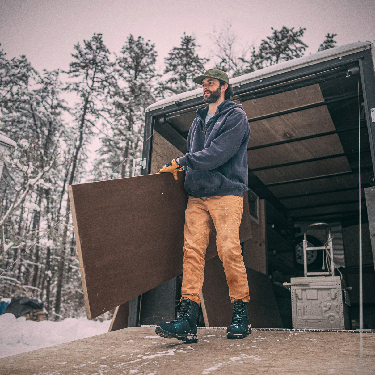 Bottes-travail-Kodiak-ATGDBK-noir-lifestyle-2