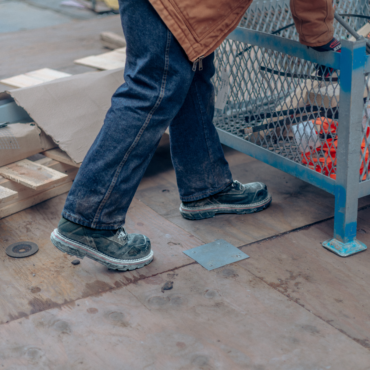 Bottes-travail-Redwing-3590EE-noir-lifestyle-2