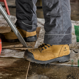 Bottes-travail-Terra-2974b-brun-lifestyle-1