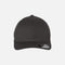Casquette Flexfit à filet structurée six panneaux de couleur gris foncé, accessoire pour le sport ou le style décontracté.