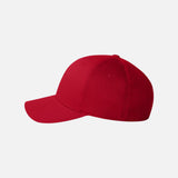 Casquette à filet structurée six panneaux Flexfit rouge, accessoire de mode avec logo brodé à l'avant.