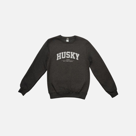 Chandail à col rond gris de la collection Husky, vêtement chaud et confortable de marque HUSKY, porté sur un mannequin.