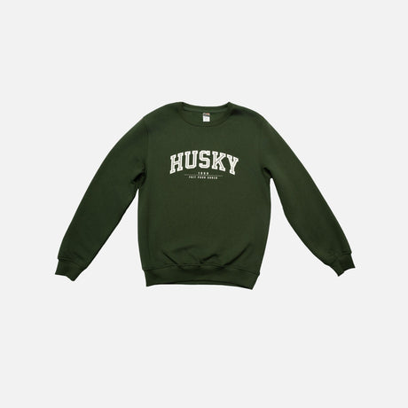 Chandail à col rond HUSKY L'Essentiel, vêtement chaud en laine avec finition simple, porté sur mannequin, couleur gris clair.