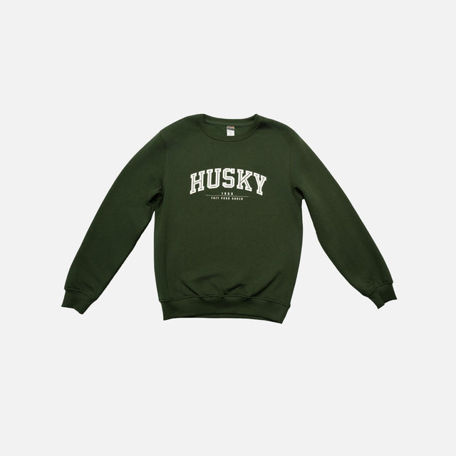 Chandail à col rond HUSKY L'Essentiel, vêtement chaud en laine avec finition simple, porté sur mannequin, couleur gris clair.