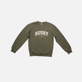 Chandail à col rond HUSKY de la collection L'Essentiel, vêtement chaud en laine bleu avec détail discret.