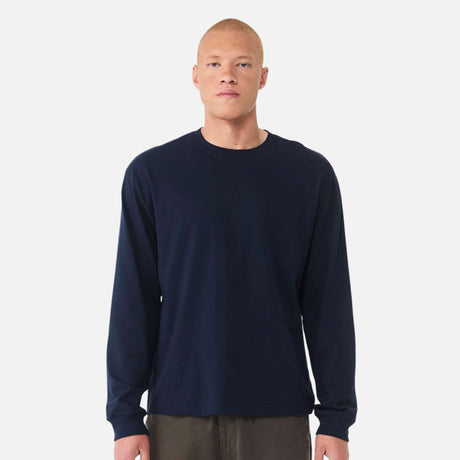 Chandail-manches-longues-Bella-Canvas-S_S-3511-marin-devant-mannequin