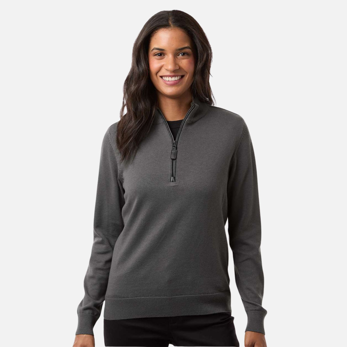 Chandail 1/4 zip pour femme Devon & Jones en gris, vêtements-chandails, élégant et confortable, tissu doux et moderne.