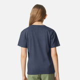 Chandails-enfants-MC-CVC-GILDAN-S_S-64000B-brume-marine-derrière-mannequin