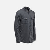 Chemise à manches longues pour homme Stormtech Cambridge en tissu charbon, style élégant et moderne, portée sur un mannequin.
