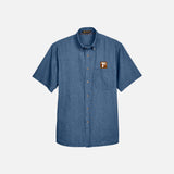 Chemise en denim pour homme à manches courtes, marque Harriton, couleur denim pâle, tissu léger et confortable.