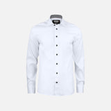 Chemise à manches longues blanche pour homme de la marque James Harvest, vue de face, en tissu léger et élégant.