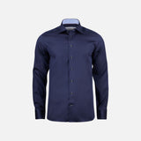 Chemise à manches longues James Harvest marine pour homme, tissu élégant, col classique, détails soignés.