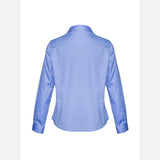 Chemise à manches longues pour femme Biz, modèle S522LL, en tissu bleu, avec col classique et coupe élégante.