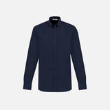 Chemise à manches longues pour homme Biz London en tissu marine, moderne et élégante, portée sur mannequin.