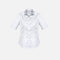 Chemise à manches courtes pour femme Biz blanche, vêtement élégant en tissu léger, porté par une femme.