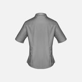 Chemise à manches courtes pour femme Biz en gris, vêtement de bureau élégante et confortable.